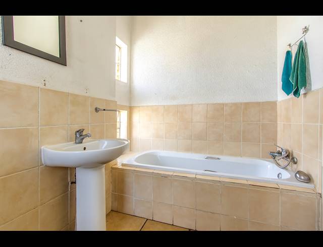 2 BEDROOM APARTMENT FOR SALE IN HONEYDEW